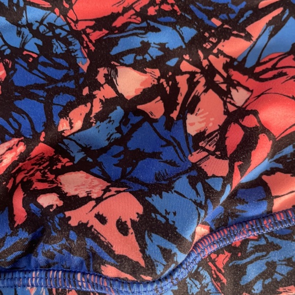 Lululemon shorts and matching sports bra - Picture 3 of 11